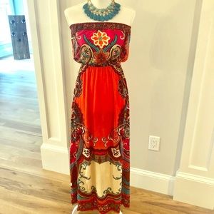 Forever 21 Maxi dress with matching necklace!